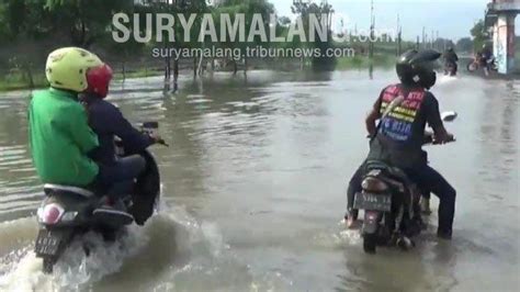 Banjir Setinggi 75 Sentimeter Rendam Jalan Raya Porong Sidoarjo Banyak