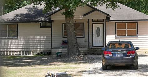 Fbi Says Manhunt For Texas Gunman Who Killed 5 Neighbors Running Into