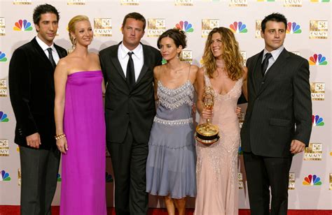 Matthew Perry S Friends Co Stars Pay Tribute To Fallen Cast Mate