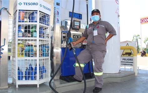 Mujeres toman las gasolineras de Mazatlán