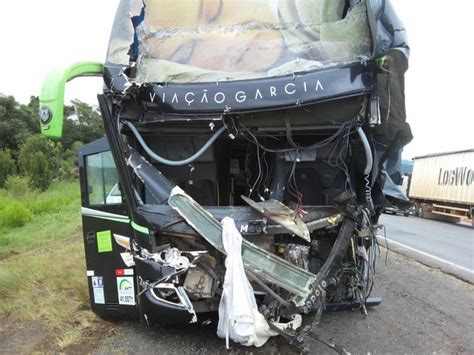 G1 Motorista De ônibus Morre Em Batida Com Caminhão Na Br 376 No