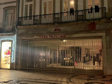 Ativistas Pintam Fachada De Loja Da Zara Em Protesto Contra Campanha