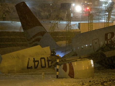 Plane crash in Moscow kills 4 - Photo 1 - Pictures - CBS News