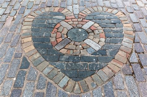 Heart of Midlothian in Edinburgh - Visit a Mosaic That Marks Part of Edinburgh's Dark Past – Go ...