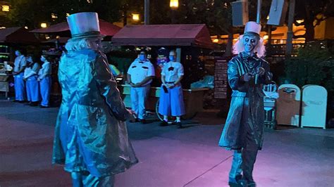 PHOTOS VIDEO Parades Return To Disneyland Resort With Frightfully