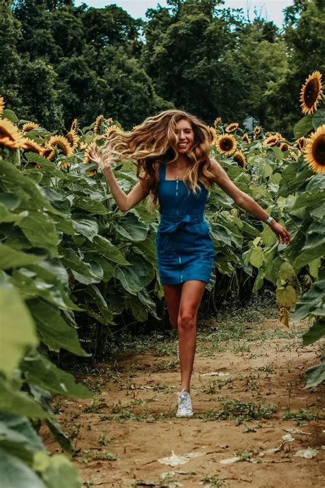 Sunflower Field Photoshoot The Ultimate Guide To Poses Ideas And Inspiration Sunflower Fields