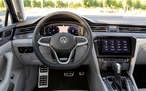 Volkswagen 2022 Passat Interior