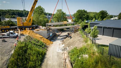 Neue Remberg Brücke wächst und wächst vier Hauptträger sind nun an