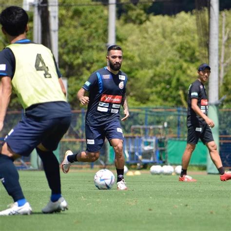 Ex Corinthians Clayson Reencontra T Cnico Carille No V Varen Nagasaki