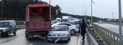 Buzlanan Yolda Ara Birbirine Girdi G Ndem Haberleri