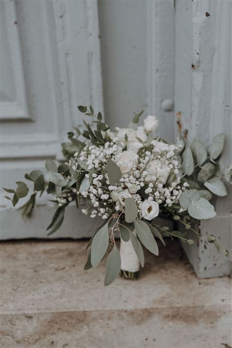 Brautstrauß mit weißen Rosen und Eukalyptus Blumenstrauß hochzeit