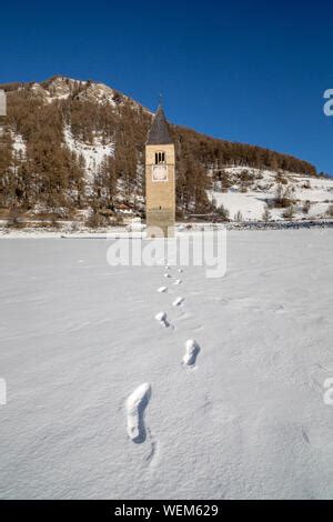 The old church tower of Reschen in the reservoir Lake Reschen, Italy Stock Photo: 96308178 - Alamy