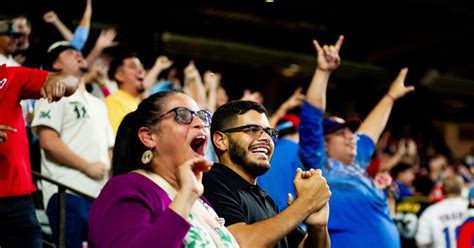 Photos: Fans celebrate Rangers victory with cheers, beers ...