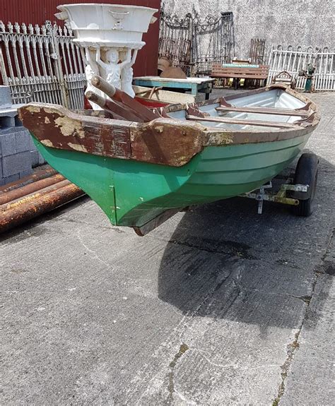 19ft Long Fibreglass Rowing Boat Made By John Meagher Borrisokane With 2 Wooden Oars On A Twi