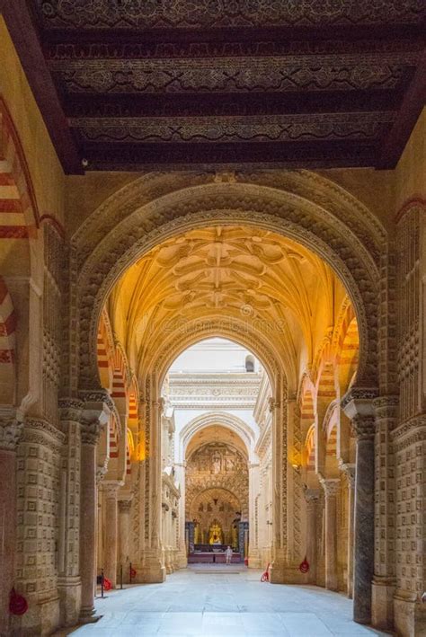 Interior Mezquita in Cordoba Editorial Image - Image of bows, catholic ...