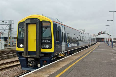 47s and other Classic Power at Southampton: South Western Railway livery modification