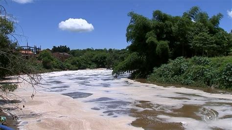 Rio Tiet Em Salto Fica Tomado Por Espuma Ap S Chuvas Na Regi O G