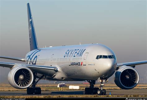 F Gznn Air France Boeing Er Photo By Pascal Maillot Id