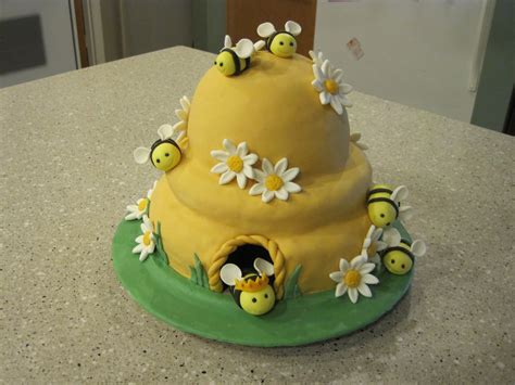 Oh Me Oh My Beehive Cake