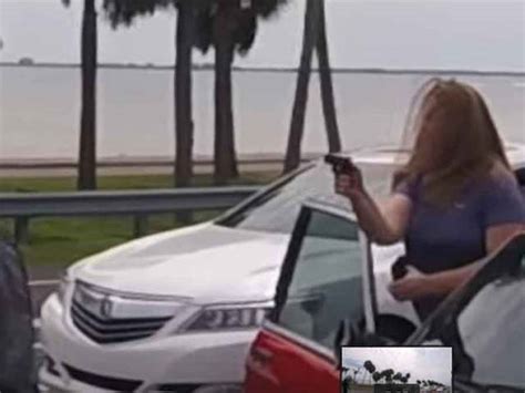 Video Woman Pulls Gun During Florida Road Rage Fight