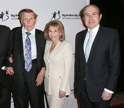 Sumner Redstone Confirms New Members for Family Trust - The New York Times