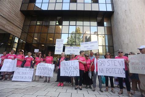 Poruke sa današnjeg protesta u Sarajevu Neko se ovdje igra našim