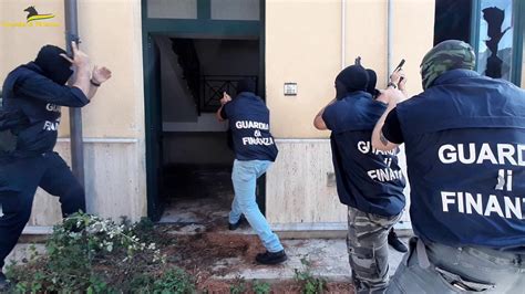 Blitz Antimafia A Sciacca Sette Arresti Per Infiltrazioni Negli