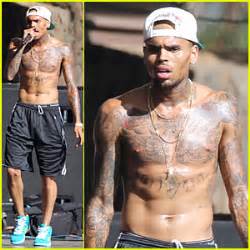 Chris Brown Shirtless For Hawaiian Rehearsal Chris Brown Shirtless