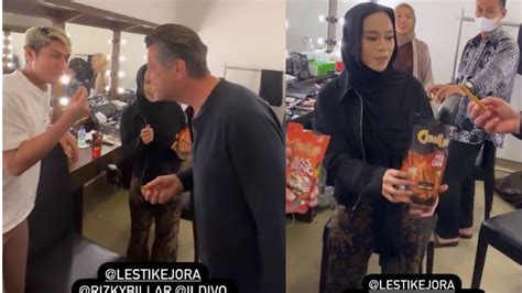 Baik Banget Dibelakang Panggung Bunda Lesti Bagi Makanan Buat Ildivo