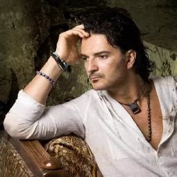 Tarde Sin Danos A Terceros Song Lyrics And Music By Ricardo Arjona