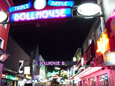 Reeperbahn Tour in Hamburg - St. Pauli & Red Light District | GetYourGuide