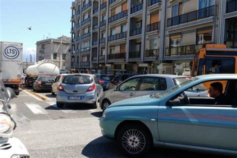 Messina Traffico In Tilt Per Il Controesodo De Luca Siamo In Piena