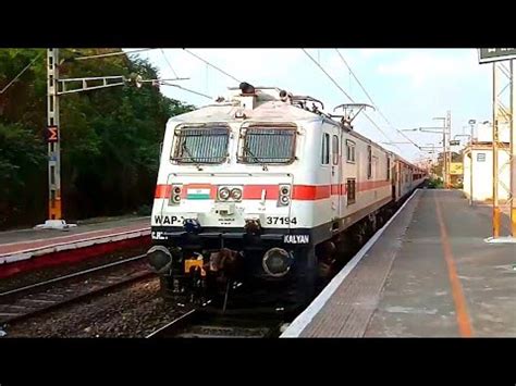 Kalyan WAP 7 Accelerating Sanghamitra SF Express Danapur SMVT