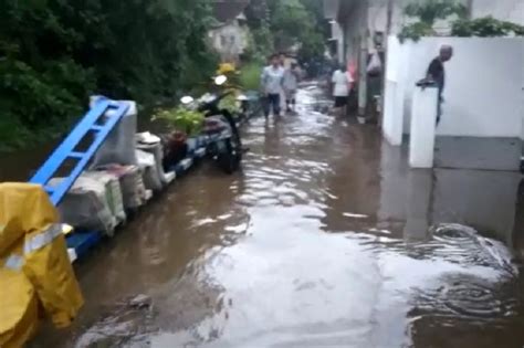 Banjir Bandang Di Kota Batu Dan Kota Malang Orang Hanyut