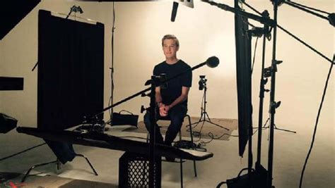 Tyler Henry il gay che sarà il volto di Hollywood Medium Gay it