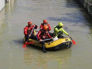 Piove E Le Strade Diventano Fiumi Misa Verso La Piena A Senigallia