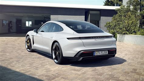 保時捷 Porsche Taycan Turbo S 測評報告 車輛評測 價格、性能、電費、續航能力、安全性、配置