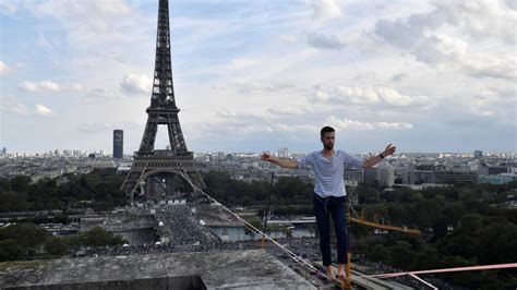 Tightrope Walker Crosses The Seine From The Eiffel Tower World Today News