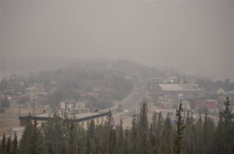 Incendios Forestales Obligaron A Evacuar Una Ciudad Completa En Canadá