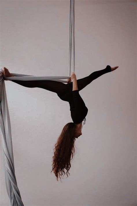 Pin Von Mt Auf Sweat And Blisters Arial Silk Aerial Yoga Aerial Dance