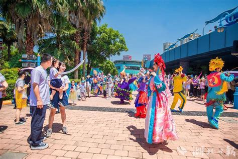 特色端午民俗活动精彩纷呈端午节各地粽子花式上分游客黄鹤楼