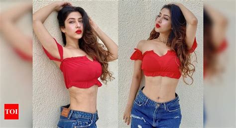 Internet Users Skinny Shame Sonarika Bhadoria By Pointing Out Her Loose