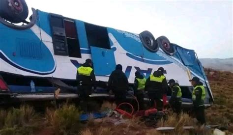 Bus Se Embarranca Y Deja Al Menos Dos Muertos Y M S De Heridos En La