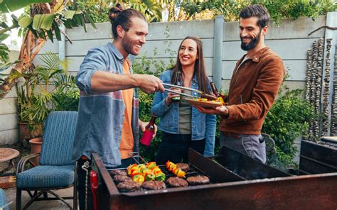 It’s BBQ Season! Here’s How to Use Your Smoker Grill the Right Way