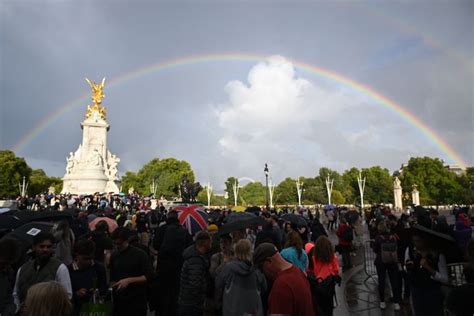 Double Rainbow Appeared Over Buckingham Palace Right Before News Of