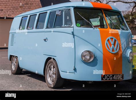 A Split Screen Vw Campervan In The Uk Stock Photo Alamy