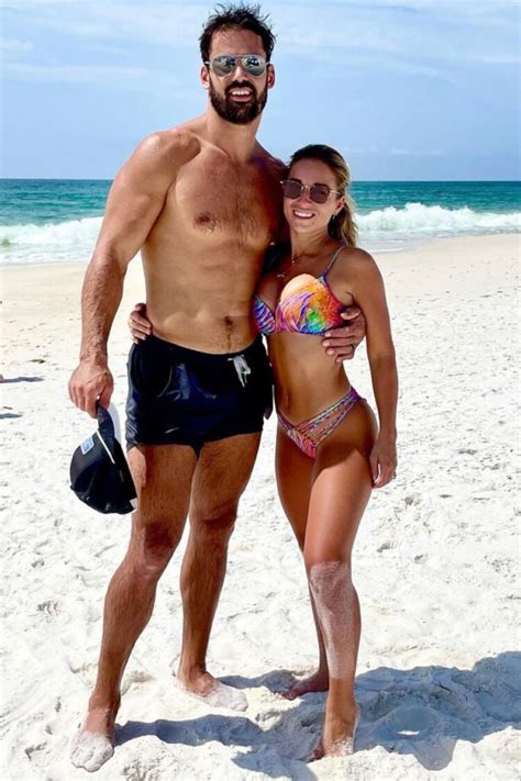 9 Hot Sexy Jessie McLaughlin Bikini Pics