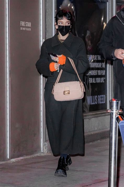 Lily Allen - Arrives at the Knicks vs Suns Game in New York 11/26/2021