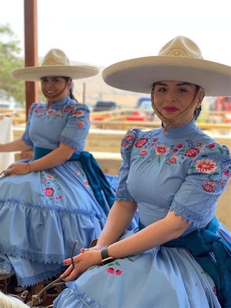 Pin de Yiseth Falcón en vestidos de escaramuza Vestidos de escaramusa