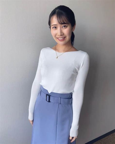 島津咲苗さんのインスタグラム写真 島津咲苗instagram 「今日もアップ ありがとうございました！ 白のリブニットに淡い青色のスカートでした★ 6時台のアップ特集はラーメン🍜🤤 見て